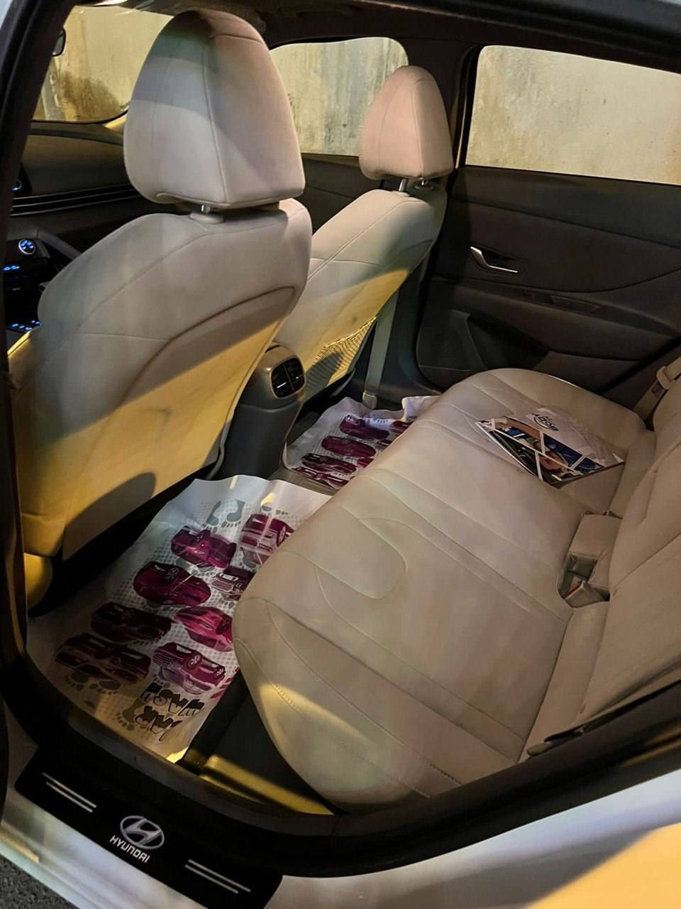 السلام عليكم النترا ٢٠٢١ خليجي  محرك ٢٠٠٠ دوش كير ٦ نمر at  فول مواصفات
١ فتحه سقف
٢حساسات امامي خلفي
٣شاحن لاسلكي 
٤ ترحيب بالمري واشاير وقلاب 
٥صندق ذكي يفتح عند الاقتراب 
٦تبريد قطعتين 
٧ لايت وبكلايت ليد متصل 
٨ويلكب ١٧ 
السياره ماشيه ٧٤الف كم
بيها صبغ بحافة البنيد  السعر ١٧٧ السيارة ب اسمي تحويل ثاني يوم مكاني بغداد البياع  ***********
