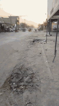 سلام عليكم شقة للايجار طابقين غرفتين وصاله ومطبخ وحمام وسطح خاص ابو دشير شارع صيرفه قرب ماركت الثقلين منطقة متوفره بيه كل خدمات غير متواجد ع النت اتصال فقط *********** بدون دلاليه الشقه
