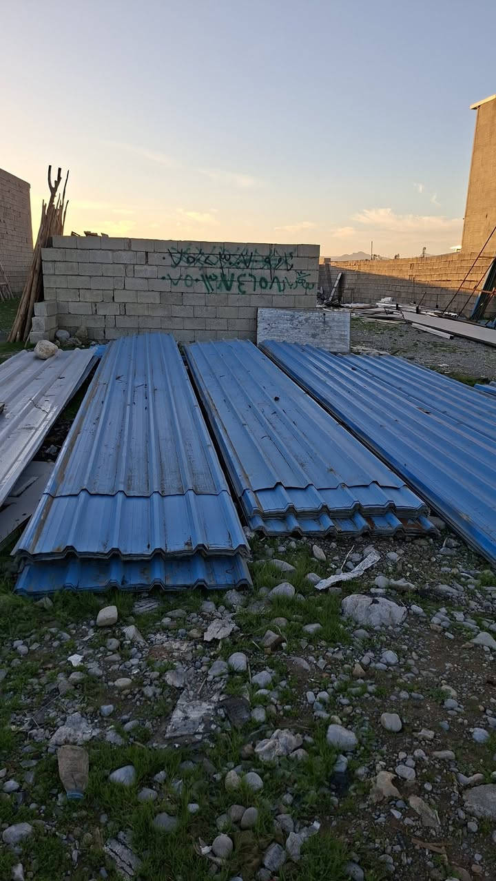 ***********_***********
جەمەلۆنی دەستی٢ بۆفرۆشتن خاوین و دەرەجە یەک قیاسی ٦م و٦٫٩٠م سعری یەک متری٥٫٥٠٠ ناونیشان چوارقوڕنە پشت بەنزینخانەی سلام
