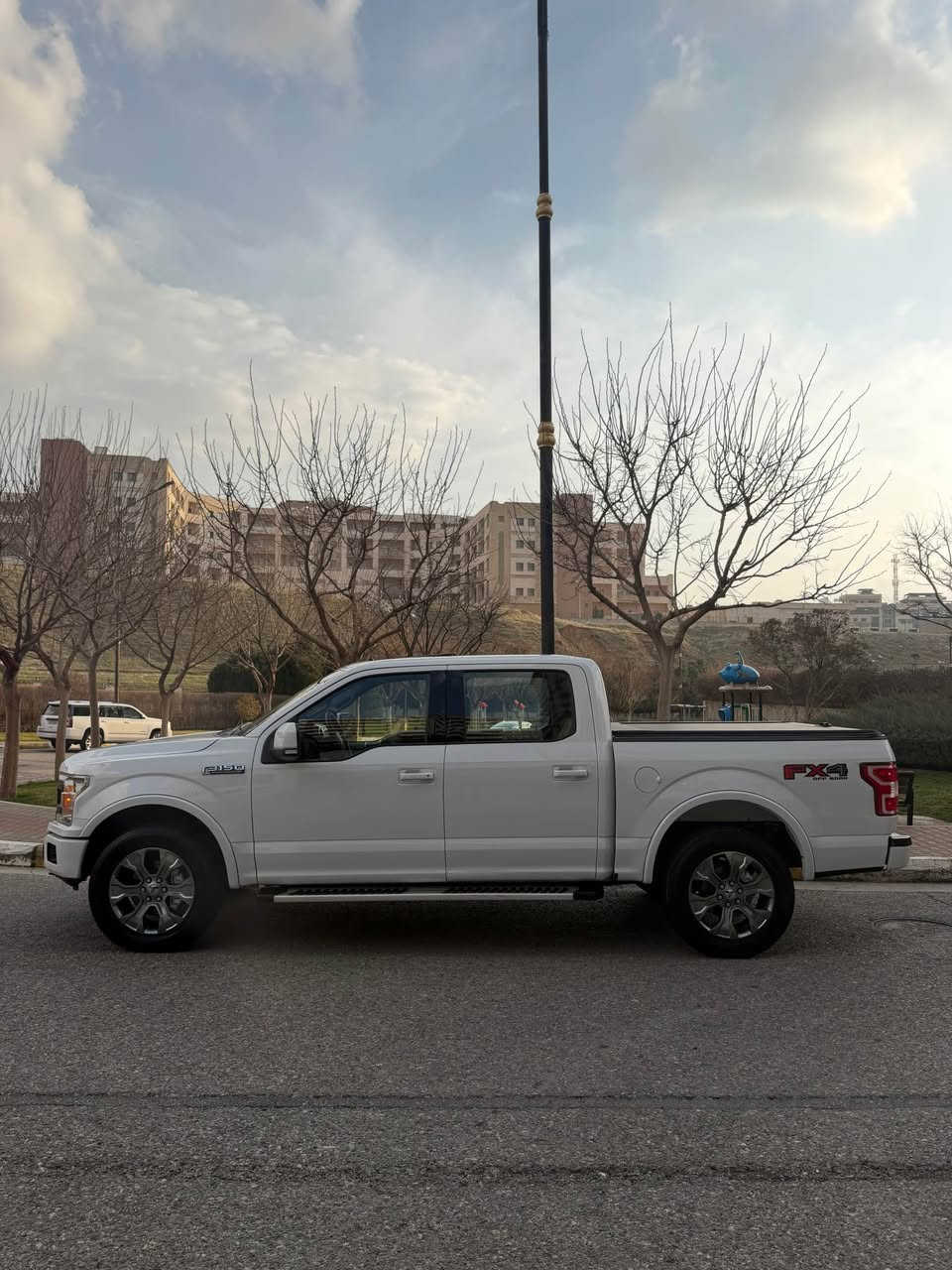 بسم الله الرحمن الرحيم 

 فورت  2019     F150    كينگ رنگ  كلين  تايتل  🖐️🖐️

سيارة مكفولة  كفالة  عامة  من  كلشى  ماشى  59 الف ميل

🔴  حجم محريك  V8   محريك   مرغوب  بدون فتح  🖐️
🔴 سيارة   جاهزة  من كلشى  گير و محريك و كهربائى 🖐️

🔴  مواسفات
{ بانوراما - تشغيل عن بعود - كوشنات تبريد و تدفية
- داخل شمشى - 5 كاميرا - ڤوليوم - سكليتر كهربائى - بعد }

🔴  سعر    -      258  💵
🔴  مكان  -     سليمانية  🌇
🔴  تلفون  -    ***********  ☎️
🔴🔴🔴🔴🔴🔴🔴🔴🔴🔴🔴🔴🔴🔴🔴🔴🔴 السليمانية, العراق
