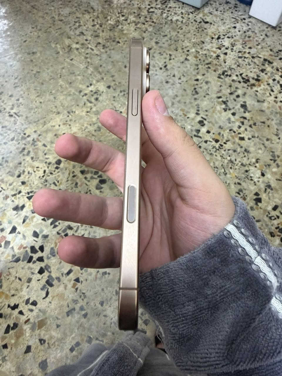 السلام عليكم شباب
ايفون 16pro max ذاكرة 256
بطارية 97 شرق اوسط ماستر 
الجهاز نظيف جداً مابي اي زلغ مع الكارتون مالتة 
السعر 1450 وبي مجال للشراي ان شاء الله 
مكاني بغداد متواجد فيس وواتساب
***********
