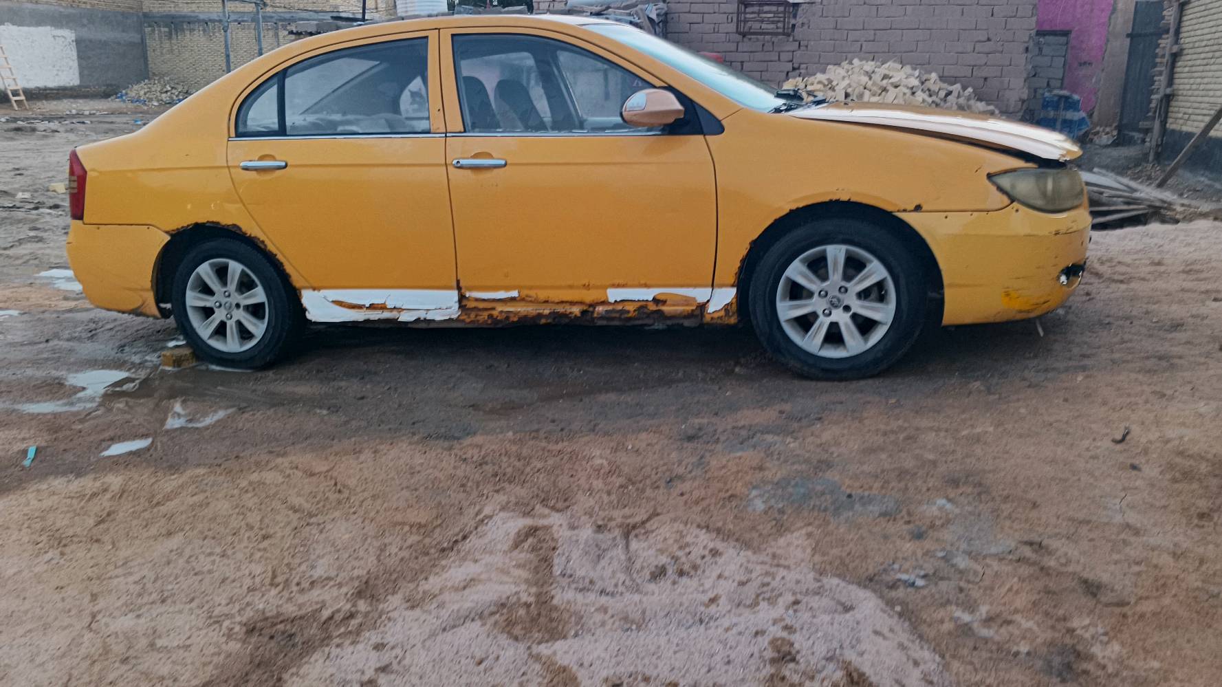 سياره ليفان 2011رقم احمر صدامي راعيها ماندله  ترايك وين ماتريد ابيع كوم حديد 
مكاني ناصريه بالسكان الصناعي