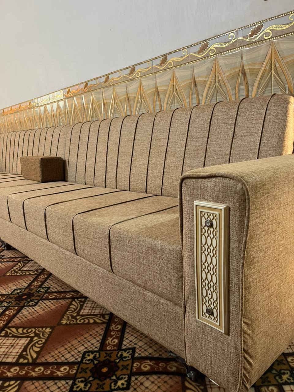 ديوان تسكام جديد ،22 متر للبيع سعره1,750وبي مجال 
مكاني حله ورديه خارج‏ ‪0760 120 6100‬‏
