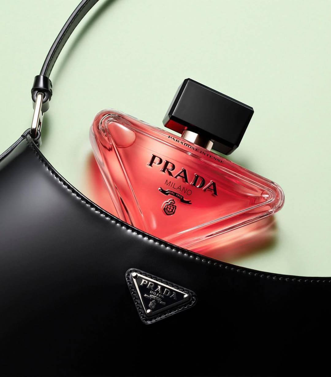عطر رادا الفرنسي 🇫🇷 Prada Paradoxe Intense
لو تحبي عطر يلفت الانتباه من أول رشّة ويخلّي أثرك باقي حتى بعد ما تمشي 👑
Prada Paradoxe Intense معمول للمرأة الجريئة، الواثقة، واللي تحب تكون مختلفة دايمًا 💗

🌸 مكونات العطر:
 • الافتتاحية: زهر البرتقال – انتعاش وأنوثة من أول لحظة
 • قلب العطر: ياسمين مركز – فخامة ونعومة تلفت
 • القاعدة: فانيليا دافئة + عنبر + مسك أبيض – ثبات عالي ولمسة أنثوية مغرية 🔥

💎 العطر قوي، فخم، وثابت…
يناسب السهرات، المناسبات، وحتى الأيام اللي تحبي تحسي فيها إنك مميزة 💫
المنشأ فرنسا 🇫🇷
السعر 25الف 
توصيل مجاني جميع المحافظات العراق


**إذا كنت صاحب هذا الإعلان وتريد حذفه لأي سبب، رجاءا أرسل رسالة إلى الدعم الفني**