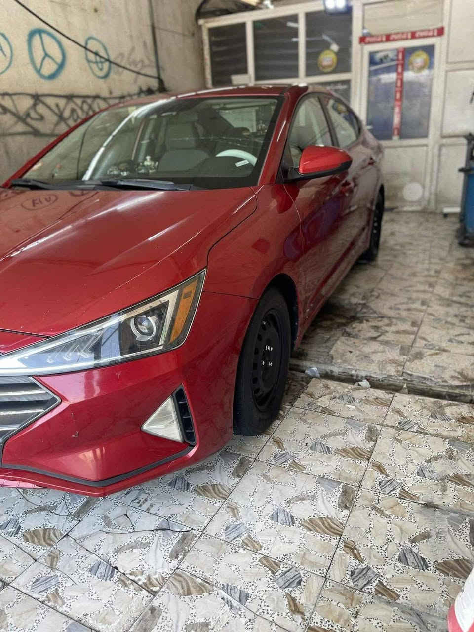 سلام عليكم شباب مرخصت ادمن الانتره 20 للبيع حادث جاملغ وربع بنيد  سعر 122 رقم رولي بغداد ***********
