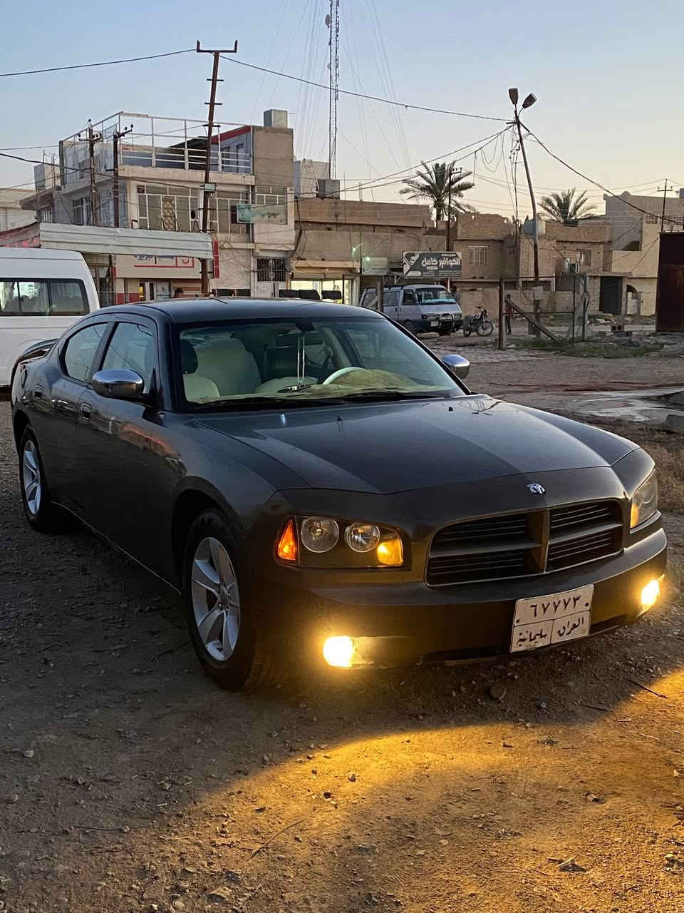 السلام عليكم
جارجر موديل 2008مكفولة كفالة عامة ما عدا (جاملغ خلف السائق ربع صبغ )

تدفئة تبريد 

كهربائيات كلها شغالة منظومة زنون جديدة 

محرك وكير كفالة 

حجم المحرك 3500

رقم سليمانية تحويل بنفس اليوم بأسمي 

تخم تاير جديد ماصار شهر من شديتهن 

السعر 105وبيها مجال 

العنوان ديالى الخالص 

***********
