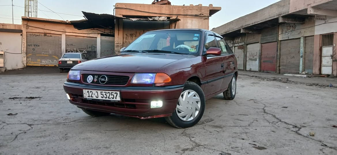 السلام عليكم سياره اوبل استرة موديل 1992
حجم المحرك 18
رقم نينوى دولي هزه جديدة شرط التحويل 
محرك نظيف كير شرط وايرمنية شغاله لايتات جديدة بكلايتات جديدة طخم جديد تواير جديدة تنتا سلايت مسجل اربع سماعات افانتي داخل جديد مصلح دواير ودوسات فقط الباقي وضع شركه 
السعر 42 وبيها مجال 
الموصل الجانب الايمن 
***********
***********
