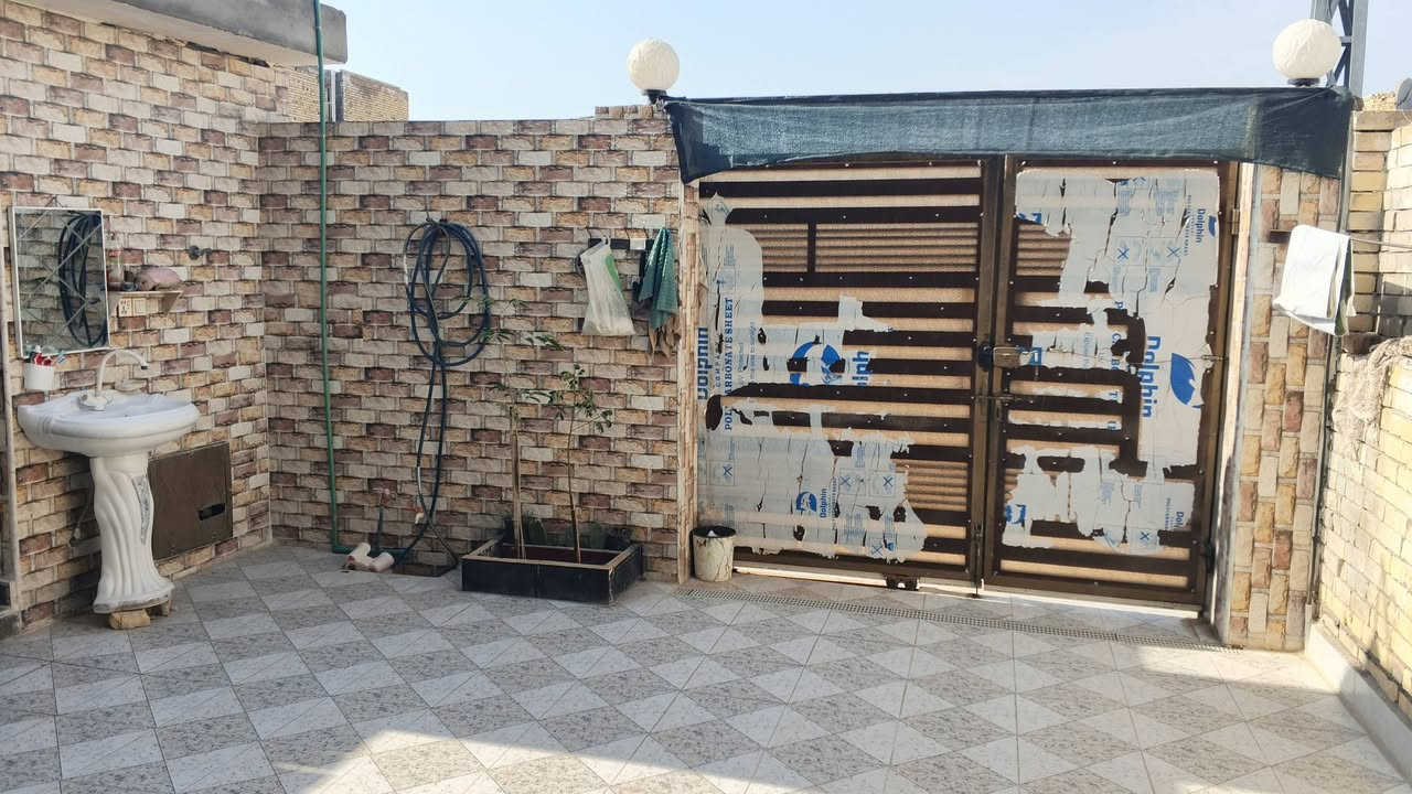 السلام عليكم دار للبيع المساحه 140م حي الضباط كاع علي حامي ال شمال بنيان حديث كونكريت غرفة +صاله+مطبخ+ديوانيه وصاله فوك ،،،***********
