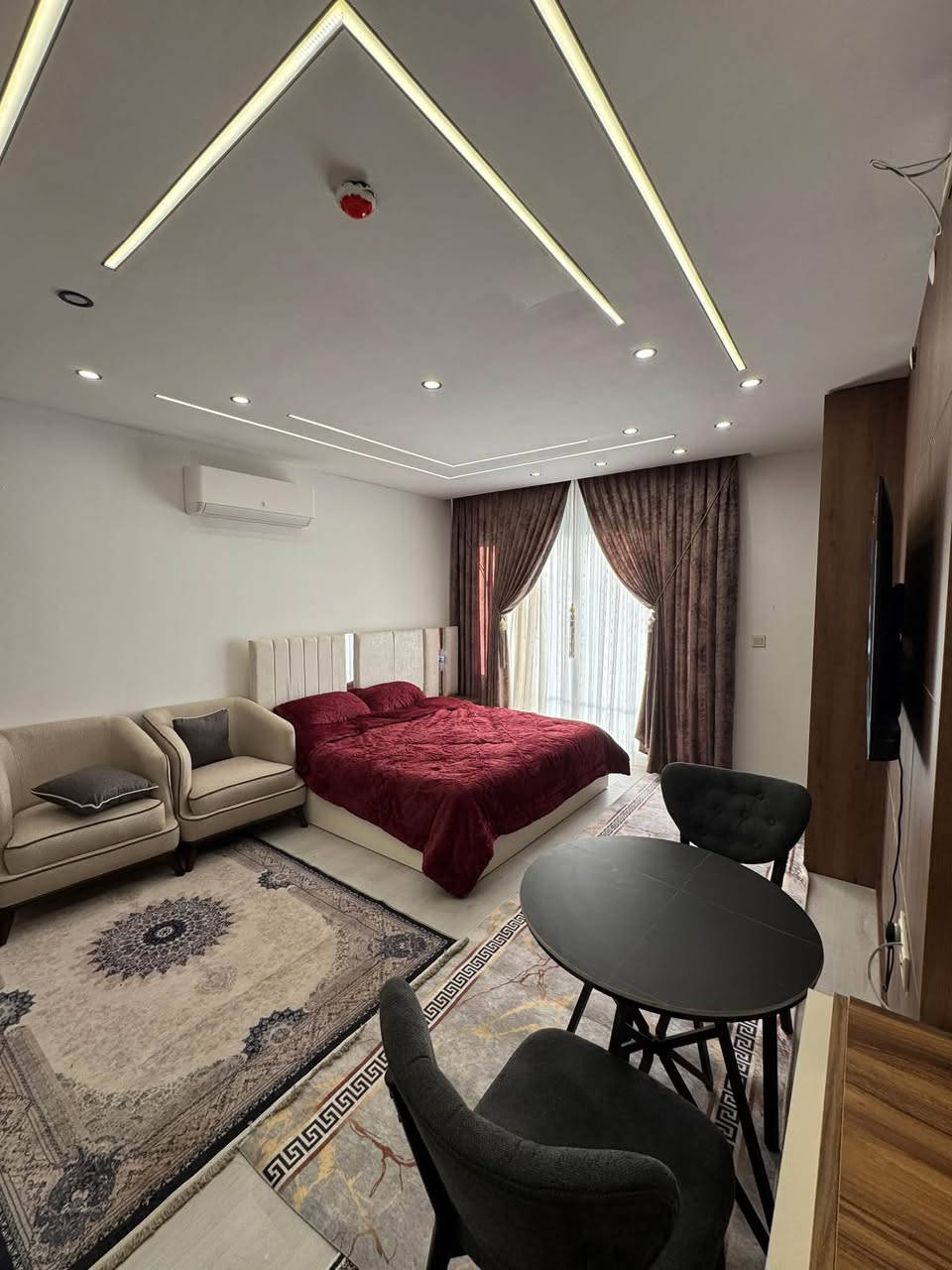 📍 الموقع: مجمع إيربورت، مبنى إي، الطابق 3، شقة 5
✨ شقة 44م متوفرة للبيع أو الإيجار، بتصميم عملي ومناسب جداً!

📍 شوێن: کۆمەڵگەی ئێرپۆرت، باڵەخانەی ئی، نهۆمی ٣، شوقەی ٥
✨ شوقەی ٤٤م هەم بۆ فرۆشتن و هەم بۆ بەکرێدان بەردەستە، بە نەخشەیەکی گونجاو!

📍 Location: Airport Complex, Building E, 3rd Floor, Apt 5
✨ 44sqm apartment available for sale or rent, with a practical layout!

📞***********

#erbil #iraq
