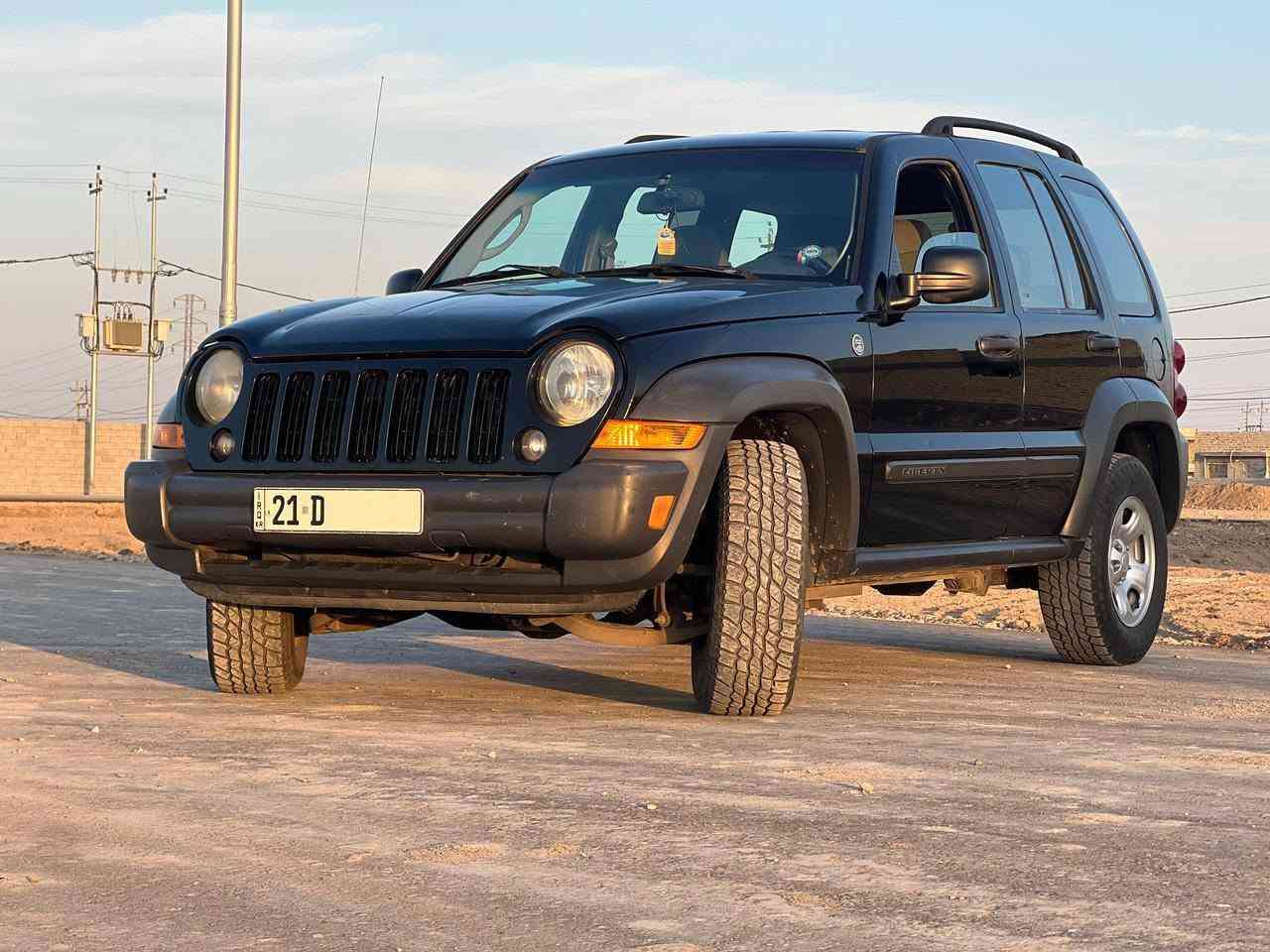 السلام عليكم للبيع جيب لبيرتي 2006 وارد أمريكي بدون حادث فقط صبغ بنيد وقمارة بسبب الجراد بدون قطرة معجون 
رقم سليمانية الجديد باسم كرايبي هنا ابغداد تريد تحويل او وكالة 
محرك السيارة 6 سلندر 3700 كير اوتماتيك فور ويل 
تبريد تدفئة كاملة السيارة 
فقط نقصها المحرك بي لاستيك ولف كايم 
عارضها ب70ورقة وبيها مجال بسيط 
مكاني بغداد حي الجامعة 
للاتصال ***********
*********** بغداد, العراق
