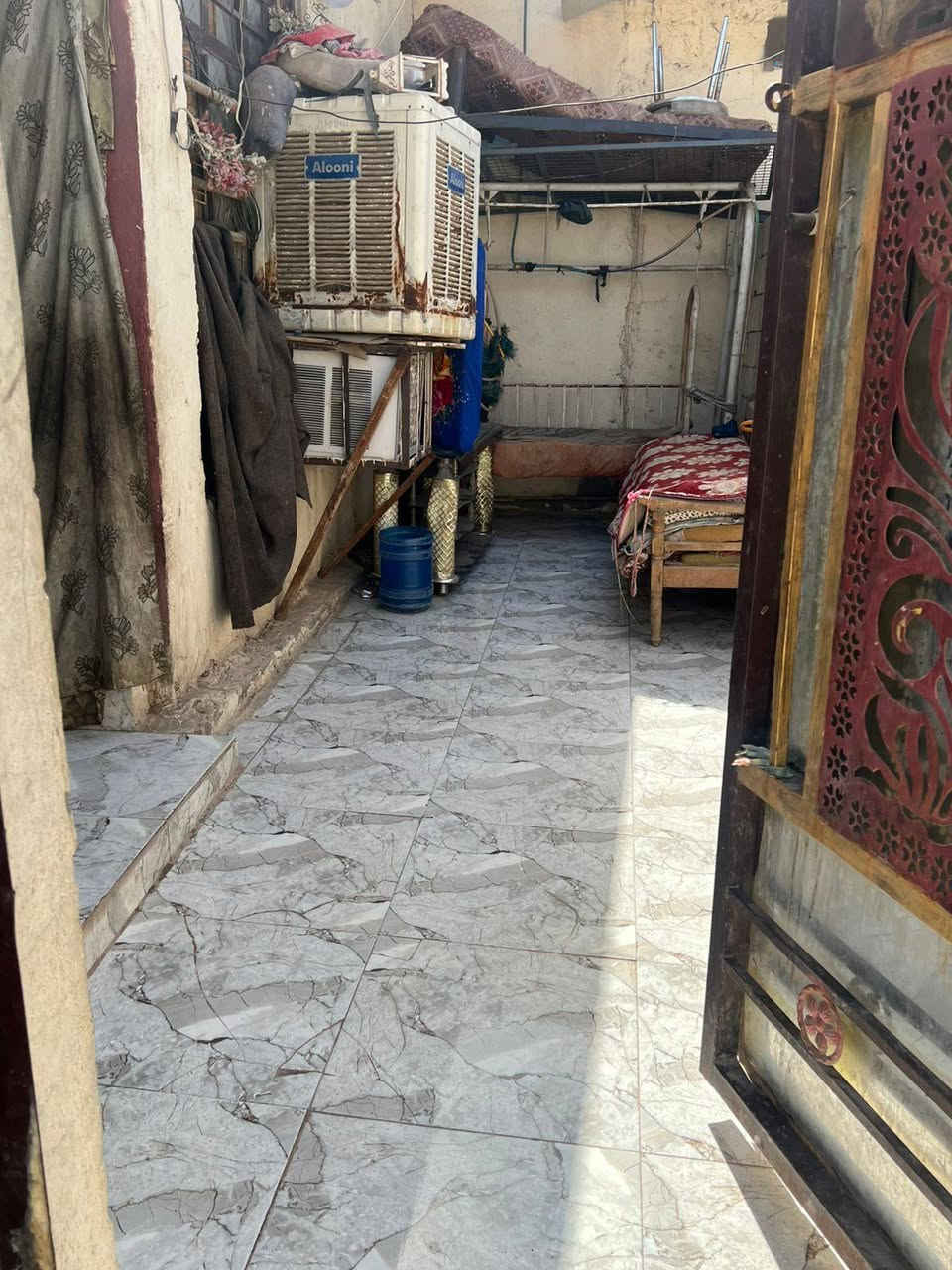 سلام عليكم من رخصت الادمن البيت البيع المساحه ١٠٠ متر العنوان الحسينيه مال الرشديه منطقه المخابرات يم مدرسه الرياض البيت تجاوز الاستفسار على الرقم ***********
