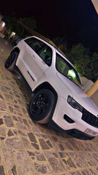 للبيع جيب خليجي 2019 ماشيه 38 الف كيلو متر مواصفاته  حساسات امامية و خ...