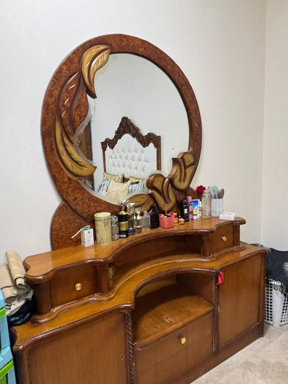 غرافة اخشاب للبيع ماناقصه شي كامله سعرها ٤٠٠
***********
