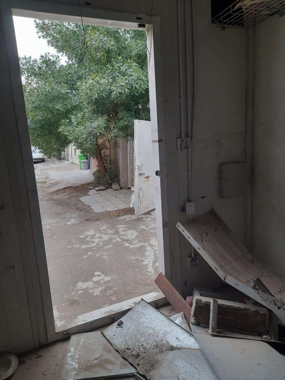 السلام عليكم للبيع كرفان سنوديش جديد
ارتفاع 3 
عرض 3ونص x5  
ويا 3 شيلمان مغلون كل وحده طول 6 متر 
السعر 800 وبي مجال 
***********/موجود واتساب
