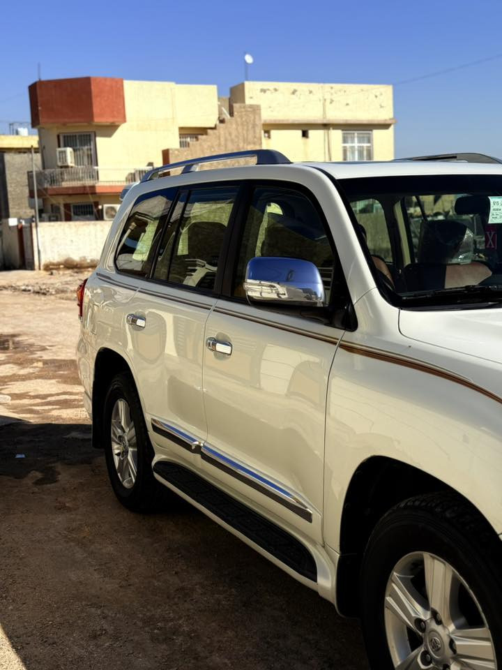 السلام عليكم
لاندكروزر ٢٠١٥ فطيم للبيع 
مكفوله ماعدا الدعاميه الاماميه مبدلة 
ماشيه ١٥٦ حقيقي 
رقمه بغداد 
مكاني حلة 
تخم تاير جديد 
والباقي المواصفات معروفه 
السعر ٤٤٠
للتواصل ***********
