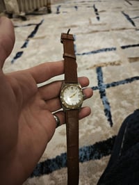 ساعة سويسري  أنتاج قديم  الساعة تكويك تاريخ شغال  ماكنه سويسري  تحتوي ...