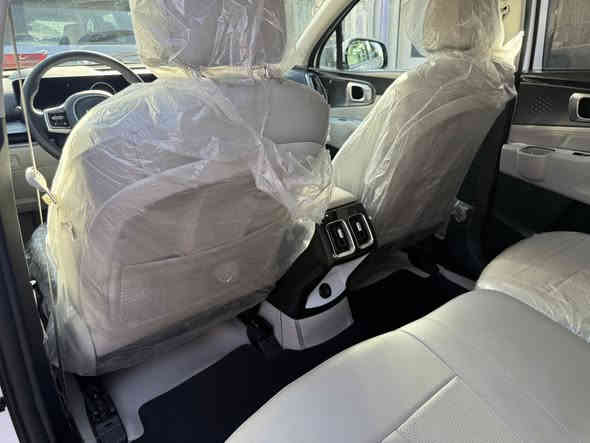 سورنتو فول واحد على واحد  
موديل 2025 
ماشيه ٥الاف او قابل للزياده 
V6 
دبل كامره خلفية 
داتا شو 
كير ماوس 
ويل 20
ثلاث قطع تبريد 
٧راكب 
بونراما
***********
