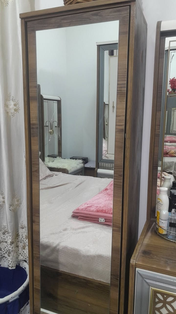 السلام عليكم 
غرفه نوم الى البيع السعر خاص رقم ***********
