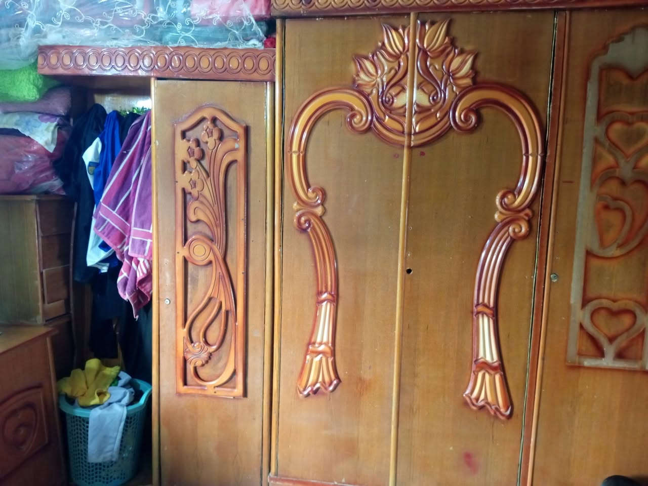 سلام عليكم ورحمه الله وبركاته غرفة البيع سعر 250 وبيها مجال العنوان البصرة قبله ***********
