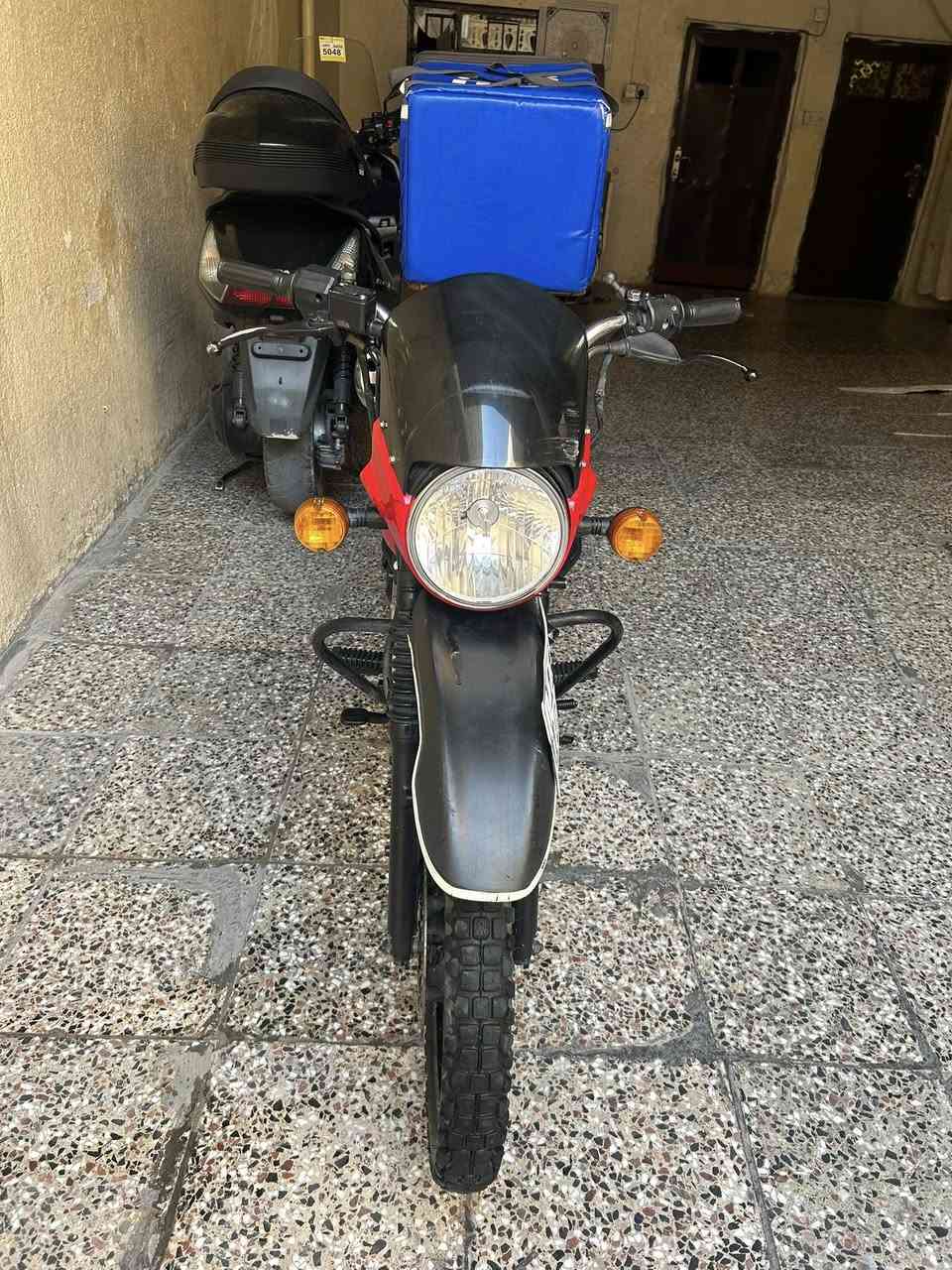 دراجه بوكسر موديل 23 نضيفه 
لوحات انكليزي باسمي ثاني يوم احول الك 
دراجه بل مدينه الكياره قطاع 63 ….    
      
 ***********
