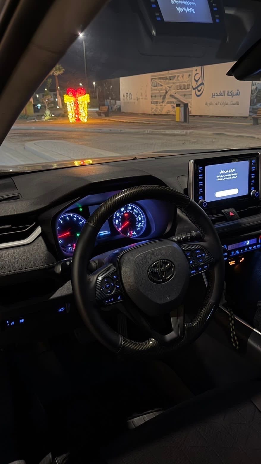 السلام عليكم راف فور موديل 2021 فئه XLE  فول مواصفات 
الكاميرا الخلفية

الكاميرا 360

باب خلفي كهربائي

تدفئة المقاعد

مستشعر وقوف السيارات

شاشة

فتحة سقف

وسائد هوائية 2

مقاعد كهربائية

مصابيح زينون أمامية

الوسائد الهوائية 8

البدء عن بعد

أبل كاربلاي

ذاكرة المقعد

تبريد المقاعد

رادار

عجلة القيادة ساخنة

مراقب النقطة العمياء  
شاحن لاسلكي

مصباح ضباب

مصابيح أمامية LED

مساعد صعود التلال

مثبت السرعة

أندرويد أوتو

تبريد خلفي

 حادثه جاملغ صبغ  و شويه بالبنيد فقط  بدون ايرباك ( يعني  الايرباك مطاك )  شواصي لغد كلها مكفولات 
 العنوان بغداد اليرموك ***********