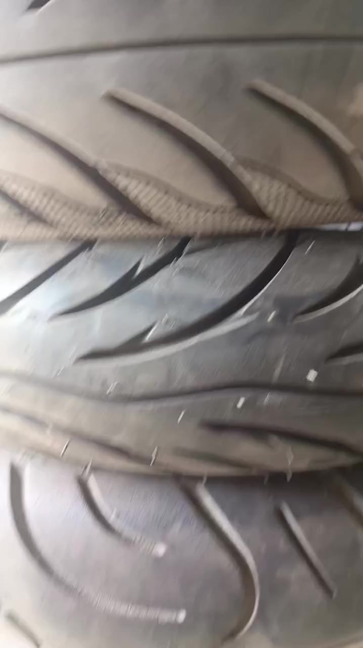 تايرات مال حويه بعده جديد شرط الضافه أو على شد اي واحد تخذه واحد 15الف زوج 25الف
مكان بعقوبة المفرق ***********
