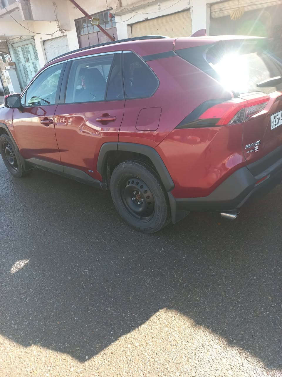 السلام علیکم ورحمة الله وبركاته/سيارة راف فور موديل ٢٠٢٢ هايبرد xle ماشية ٤١ الف فول مواصفات تنتة وبصمة وجنطة كهرباء سنوية لحد ٢٠٢٩ محرك وكير بالشرط والسونار مرفق مع الصور السعر٢٢٠$وبيها مجال او مراوس حسب القناعة الإتصال على الرقم ***********
