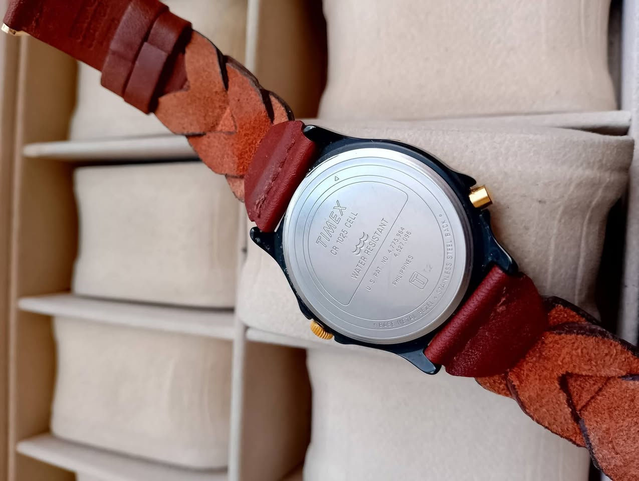 بسم الله الرحمن الرحيم
تحيه طيبه للجميع ♥️ 
للبيع ساعه تايمكس 
براند امريكي اصلي 
سير جلد طبيعي اصلي 
مينه مضيئه ليلاً 
مكينه بطاريه 
السعر 40 الف 💵💵 
العنوان بغداد الدورة 
يوجد توصيل إلى جميع محافظات العراق وبغداد أيضاً 
للحجز والاستفسار المراسله على الخاص او على الرقم 
ه‍ *********** ☎️ متوفر واتساب
