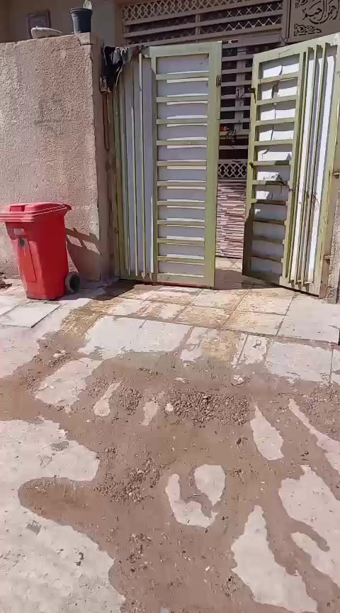 السلام عليكم
بيت 90م طابق واحد

غرفة +استقبال +صالة ومطبخ 

درج دائري بيه محجر +بيتونة على عرض الصالة 

البيت فول سيراميك وارضية كاشي موزائيك 

شبابيك + بيبان كلة تفصال ...بلديات ظباط الثانية شارع 20التبليط الفرع المقابل مجمع فدك الطبي.السعر 80 مليون وبيه مجال بسيط  .للاستفسار ***********
