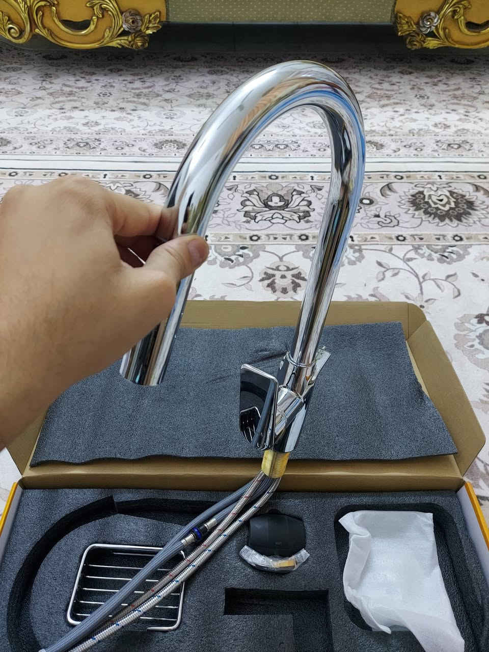 خلاط سنك مطبخ مغسلة موديل حديث 
رأس ساحب مرن 
ثقيل نحاس اصلي 100% 
السعر 35 الف شامل اجور التوصيل 
مكاني بغداد مشتل حي المعلمين 
***********
