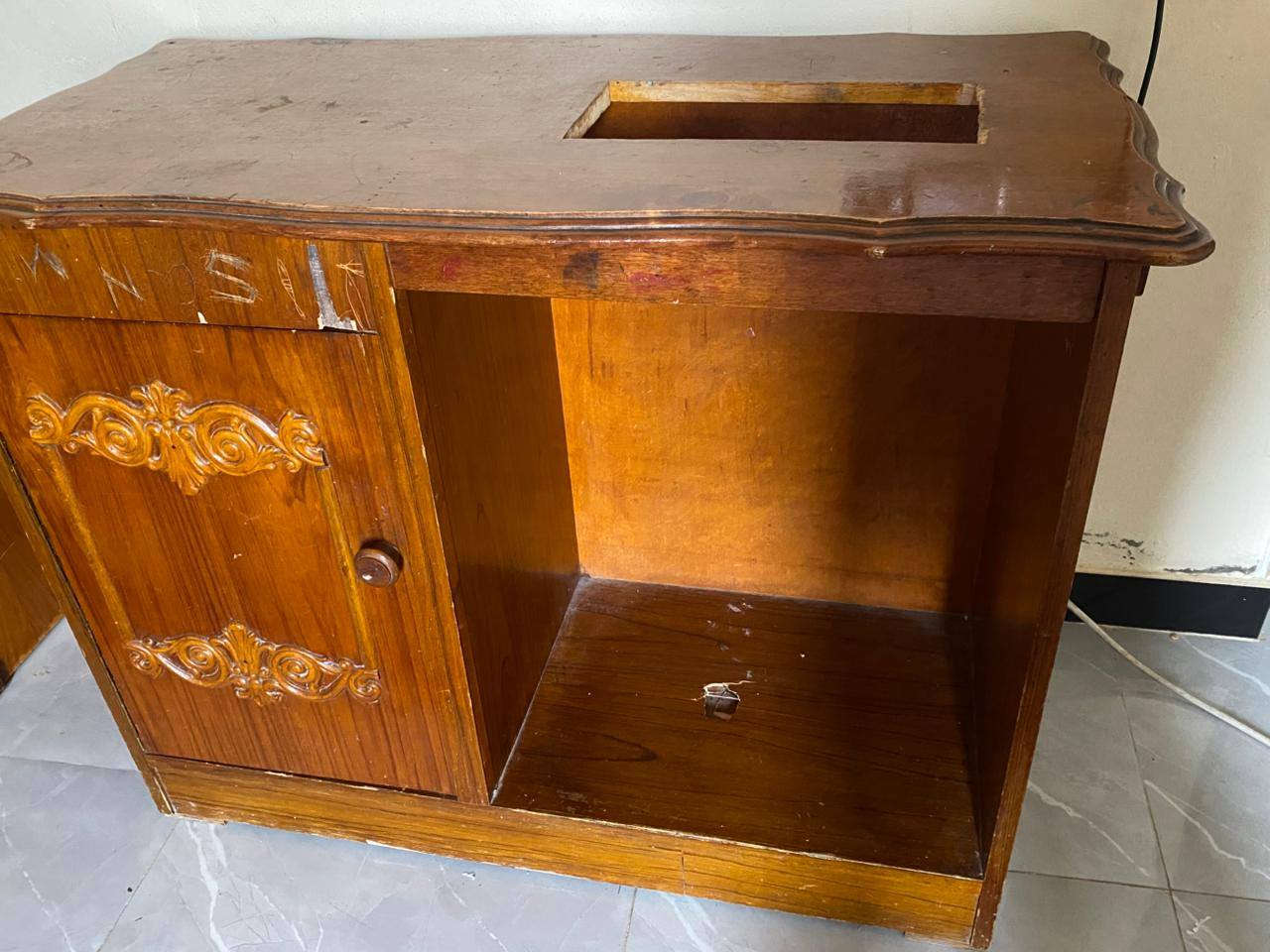 السلام عليكم ورحمة الله وبركاته جرابي  عدد ٢سعر واحد ب ٢٠ وهاي بوفيات خشب ثنينهن ب٢٥ مكاني ديالى بعقوبه شفته هاذا رقمي ***********
