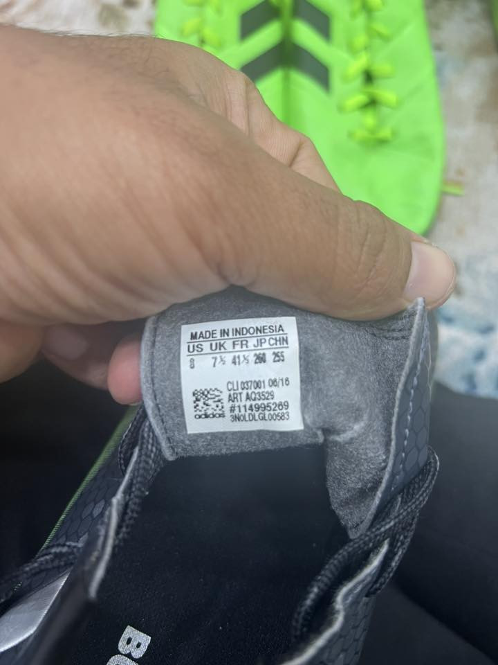 اديداس اصلي بالة 
قياس 41وربع
نظافه فول 
تخفيضات 
40الف مع التوصيل 
للحجز ***********
