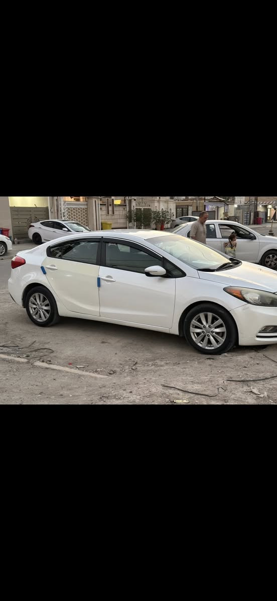 السلام عليكم
فورتي 2014 وارد امريكي

حادث امريكا باب خلف الصدر 

السياره تخم تاير وصدر وباتري ومنضومه زنون 

السيارة استخدام شخصي مامشتغله

ماشيه 76 ميل

مكان السيارة بغداد العامريه

السعر 115 وبيها مجال بسيط

***********
