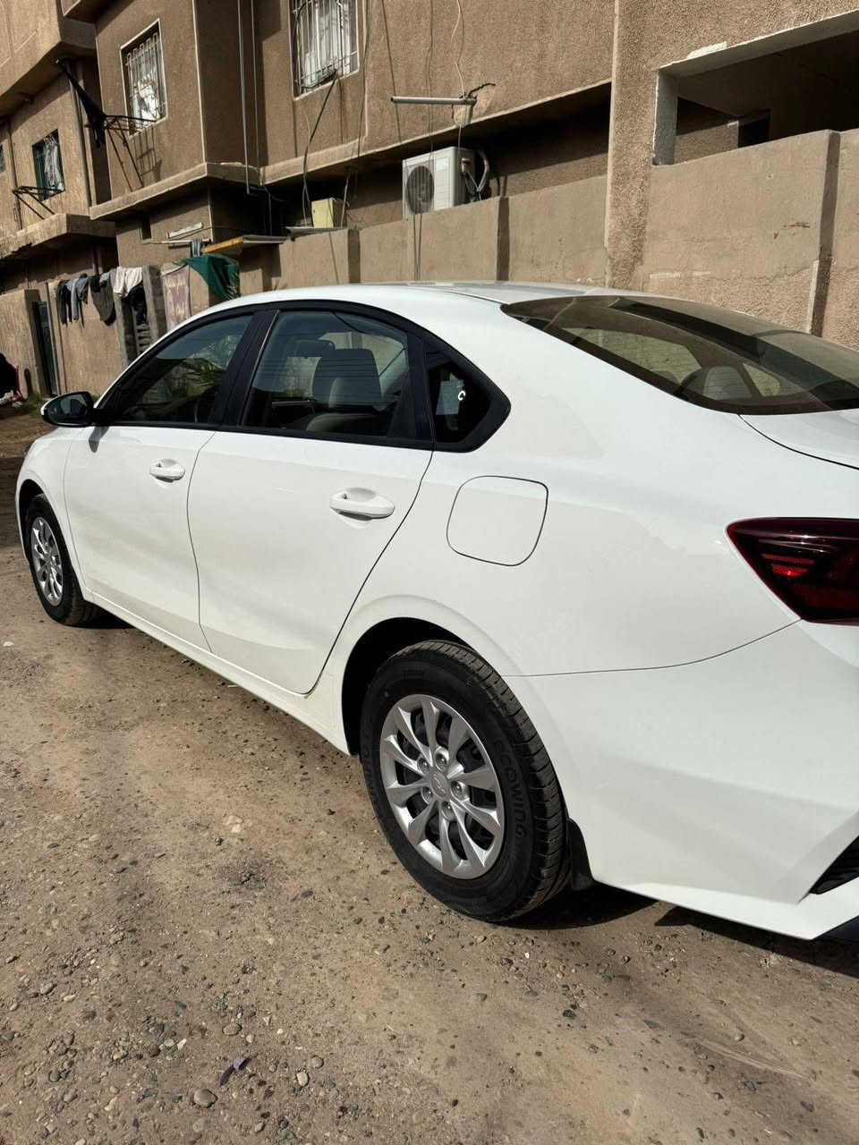 سلام عليكم سيراتو للبيع خليجي موديل ٢٤ مكفوله كفاله عامه من كلشي جديده جدا ماشيه ٢٥ محرك ٢٠٠٠ تحكمات ستيرن كشنات مخمل داخل بيجي شاشه بسمي تحويل مباشر سكن بغداد الغزاليه تلفون *********** السعر ١٨٢ وبيهامجال
