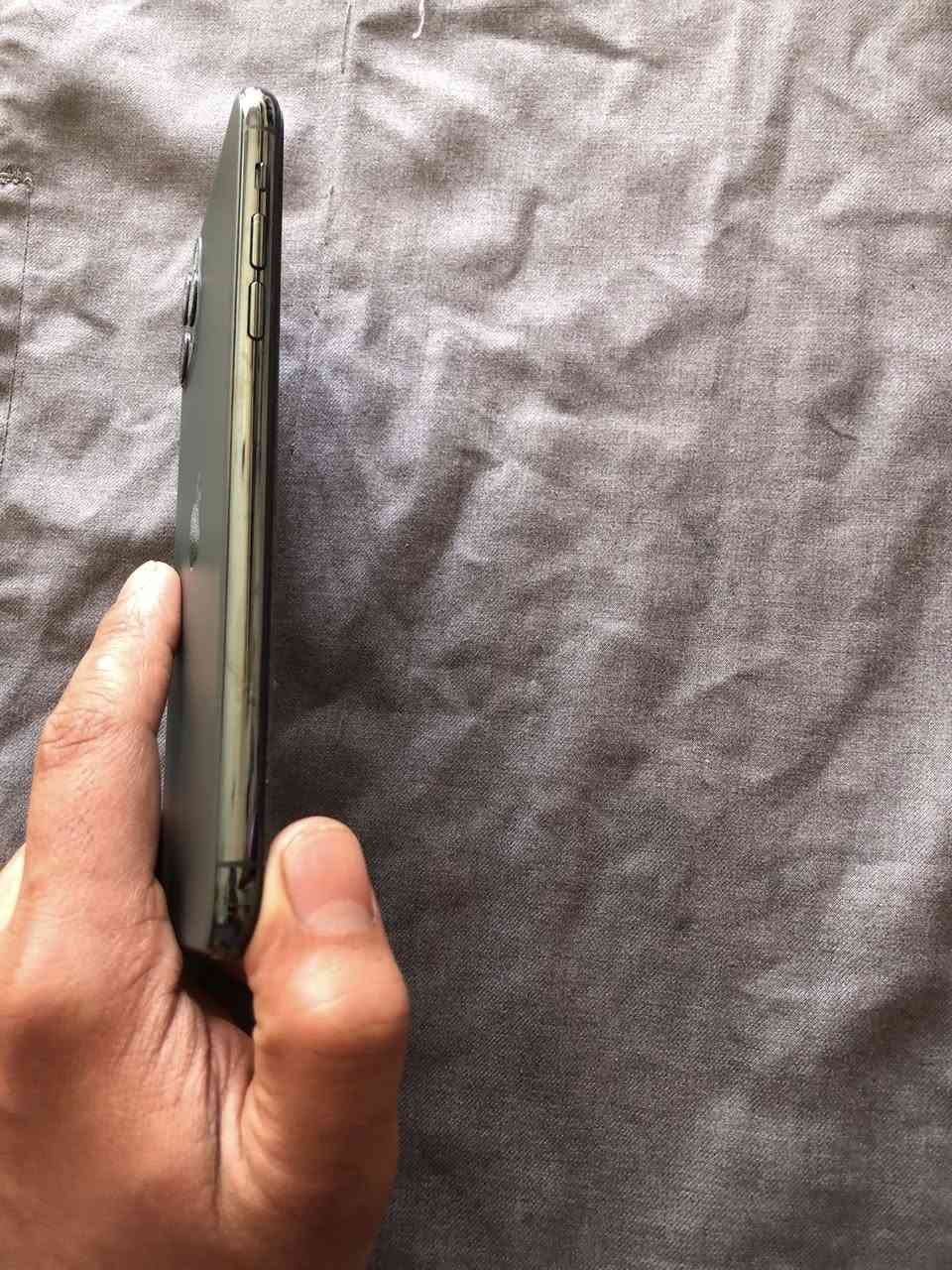 آيفون 11برو ماكس لون زيتوني بطاريه 93اصلية ذاكرة 256كامل ملحقاته اخو جديد سعر خاص لاستفسار ***********@إشارة@
