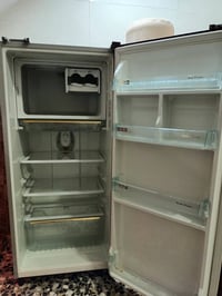 ثلاجة • للبيع