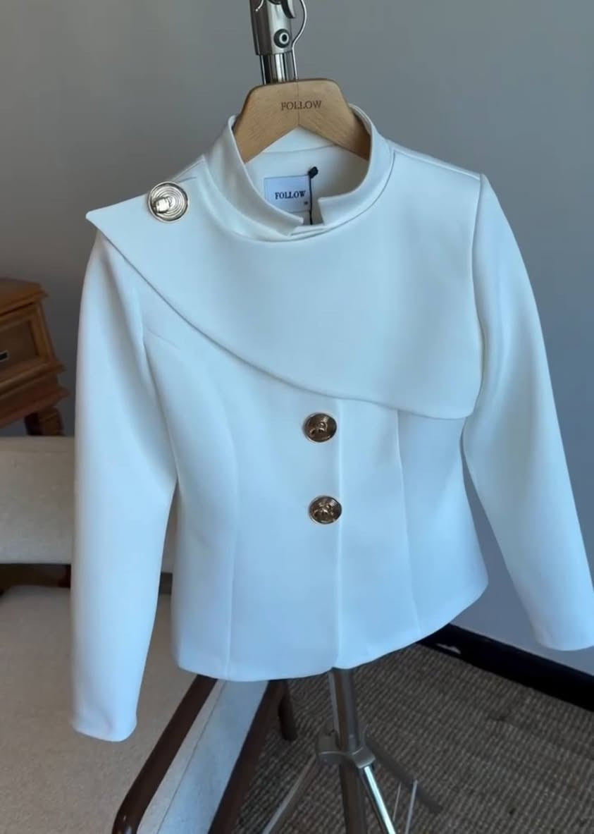 ستره مبطنه  قماش دابل ايطالي
تصميم انوثي راق بلمسه رسميه
سعر  25 الف 
طول 65
قياس 48/46/44/42/40/38
توصيل لجميع المحافظات


**إذا كنت صاحب هذا الإعلان وتريد حذفه لأي سبب، رجاءا أرسل رسالة إلى الدعم الفني**