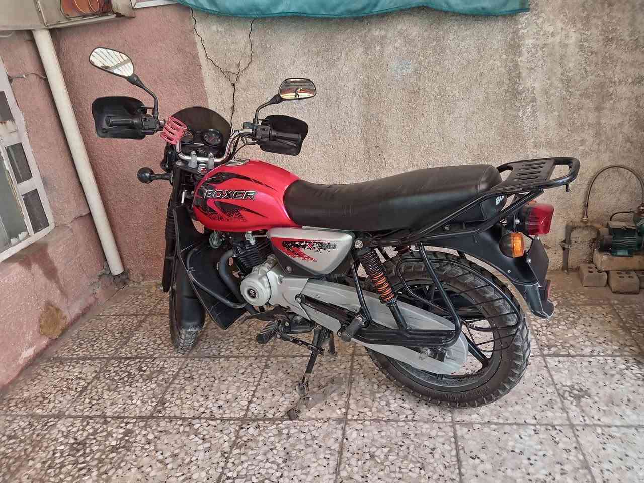 السلام عليكم دراجة بوكسر للبيع موديل 23 نظيفة وحلوه وخير من الله مكفوله من المكينه والكير السعر مليون و650 قفل أوراق اصوليه كاملة بس اتروح اترقم العنوان بغداد الخطيب رقم الهاتف *********** متواجد واتساب
