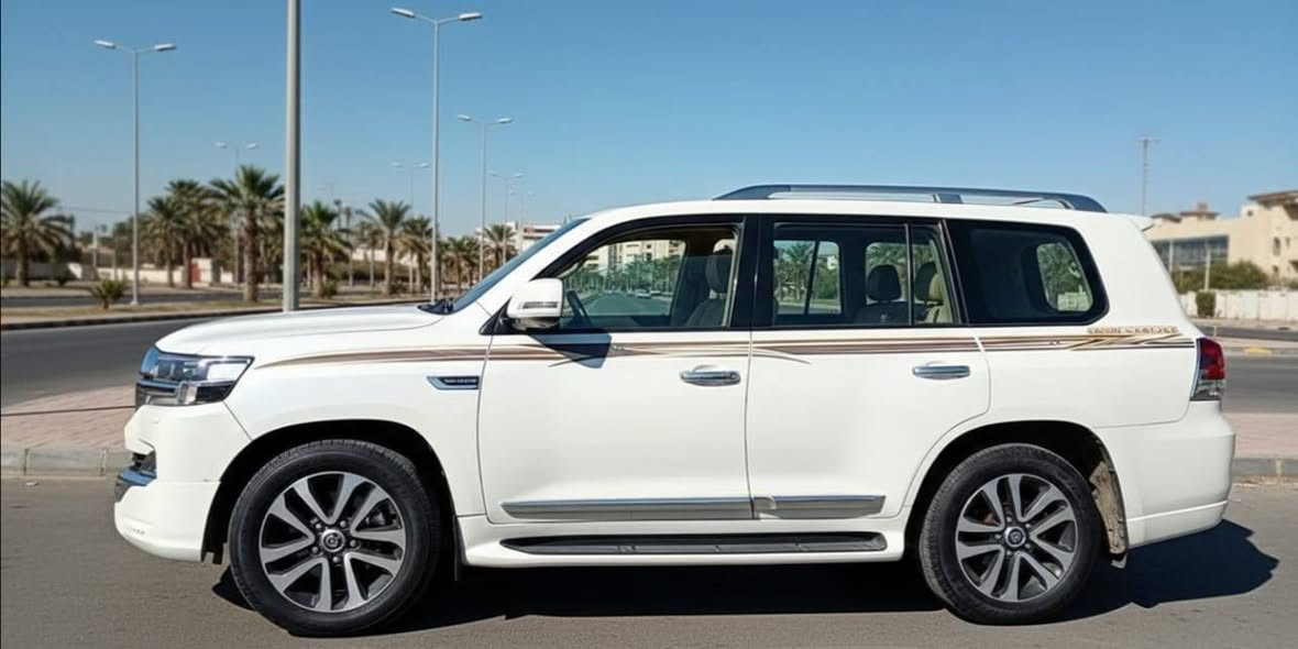 ياالله لاندكروز للبيع موديل 2016 اصل صبغ عام  مواصفات 
✅8سلندر 
✅كشنات كهرباء 
✅جنطه كهرباء 
✅شاشه بلاد 
✅+فتحه 
✅كير محرك كفاله 
✅تخم تاير جديد 
✅ تحكم ستيرن جهتين 
✅تبريد +تدفئه شغال 
✅دفع رباعي 
✅بصمه
✅ثلاجه 
✅كامره خلفيه
✅8ايرباك 
✅رادارات 
✅285وبيه مجال 
✅***********
