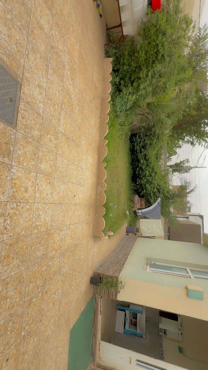 يا الله سلام عليكم بيت البيع مساحه 250 خلف تجاري شارع 12 مجمع بيتي الثاني يتكون البيت 2غرف نوم وصاله واستقبال ومطبخ وصحيات داخل وخارج بيت بناء درجه اولئ اكثر استفسار اتصال مراسله واتساب ***********
