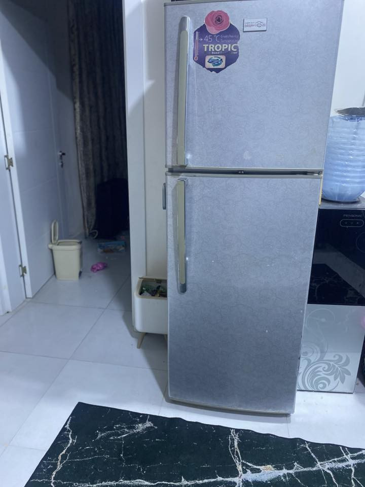 ثلاجه للبيع ***********
