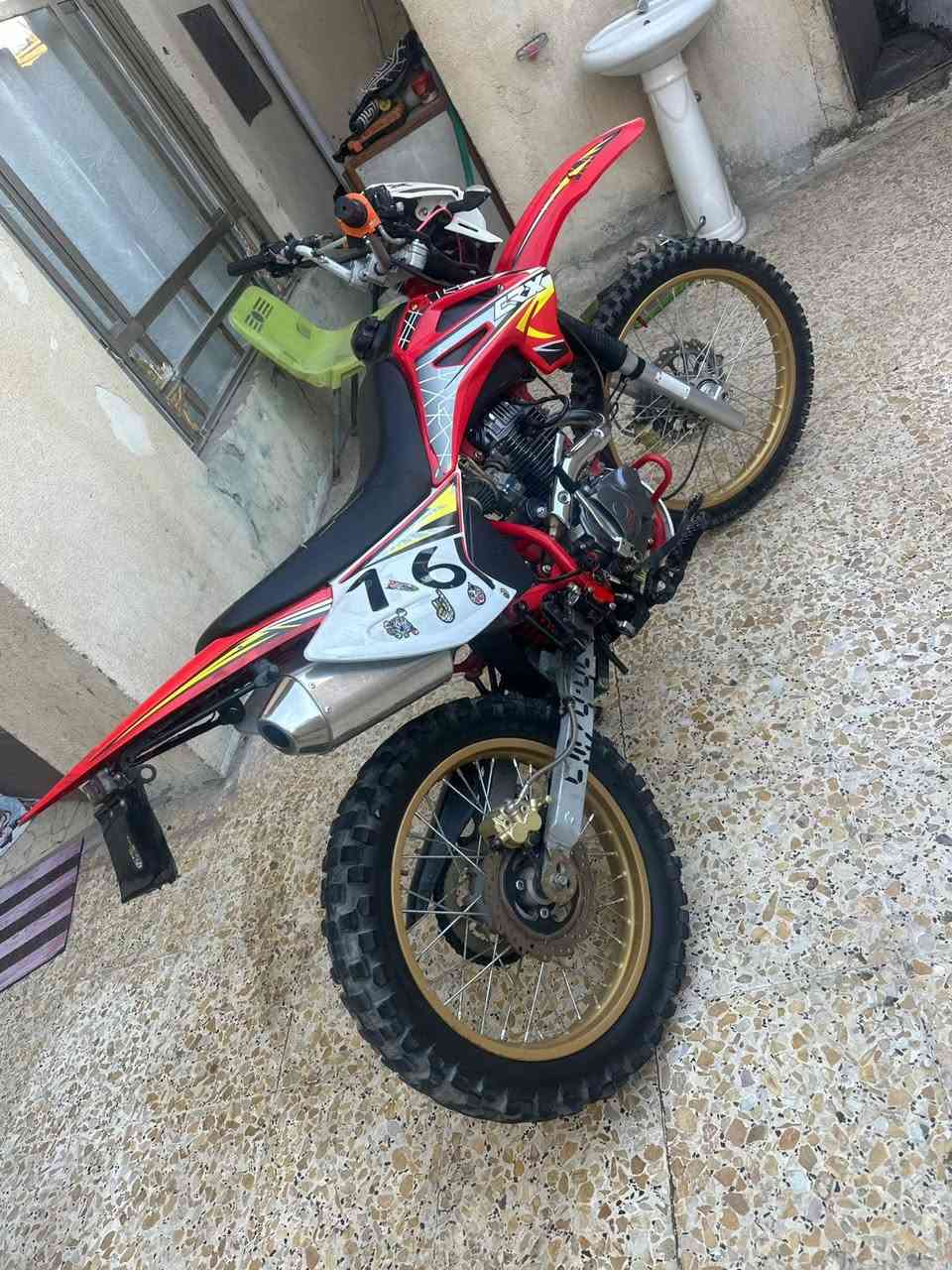 قفاز CRX 2025
مكينه 300 شلعه ومعدل تخبل
دراجه كامله ما بيه اي نقص مكفوله 
المكان:بغداد البياع تقاطع درويش 
الرقم:***********
