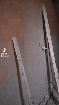 السلام عليكم خلفه متفرغ لكافه انواع العمل لبخ جص سمنت العمل درجه اولئ ***********
