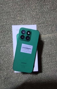 هونر  x8b ذاكره 265 رام 8+  السعر 190 وبي مجال للاتصال 07813922620