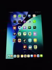 آيباد ٩ • ٦٤ • ظهر مشخط