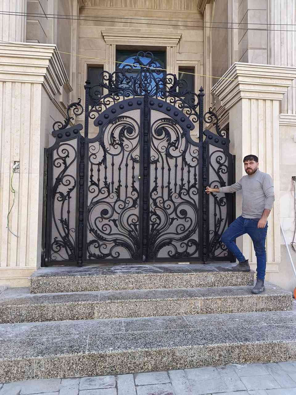 ✨ باب ملكي… من أجمل ما يكون ✨
فخر الصناعة العراقية اليدوية من معمل حدادة تكوين
حيث نُصوغ الحديد في كل دقّة وإتقان،
لنحوّل القطعة إلى تحفة فنية تليق بواجهاتكم الراقية.

باب ملكي مع محجرات  يجمع بين:
🔸 جمال التصميم
🔸 قوة الحديد
🔸 روعة الحرفية العراقية الأصيلة

مع تكوين… نخلق أبوابًا ليست مجرد حديد،
بل هيبة، وفخامة، وهوية تُحكى في كل تفصيل.
للاتصال. ***********
