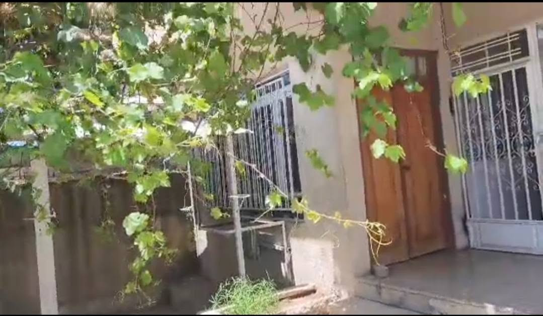 دار للأيجار
دار للأيجار في الموصل حي الباديات قرب منتزه البلديات
قريب على السايدين الرئيسية مال طب الأسنان مساحه 200
الدار طابقين يتكون من غرفة عدد (( 6 ))  وهول عدد 2 
الدار جاهز من ماء و كهرب// ***********
 الاستفسار اتصل           ***********
