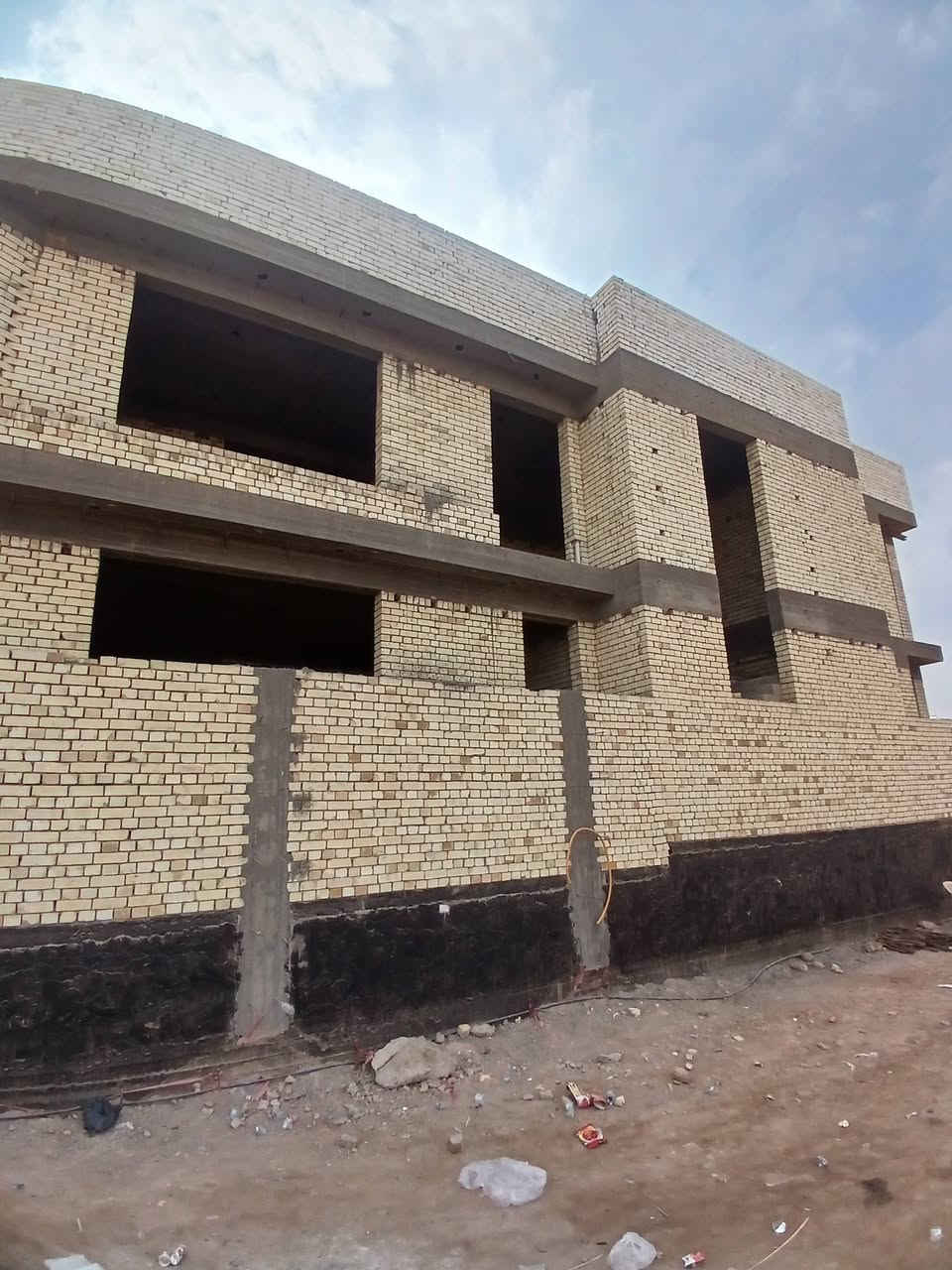 هيكـــــــــل للبيـــــــــــــع.... 
طابــــــــو مــــــلك صـــــــرف.... 
ــــــــــــــــــــــــــــــــ
حي الظباط الثانيــــــــــه قرب مجمــــــــــع القضاة..... 
بمســـــــــاحه // 250م طابقيــــــــن  ركـــــــــن... 
ـــــــــــــــــــــــــــــــــــــــ
أربعة غرف نـــــــــــوم 
صالــــــه هـــــــول مطبـــــــــــخ حار بارد 
صحيات خارجية وداخليه كــــــــــراج حديقــــــــــه ومناور.... 
ـــــــــــــــــــــــــــــــــــــــــــــــــــ
***********
***********
