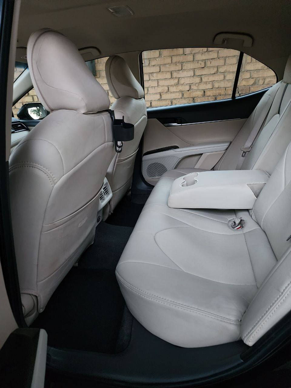 تويوتا كامري LE موديل 2023  اللون اسود (وكالة ساز ) 
صناعة تويوتا اليابان وفق المقايس العراقية 
حساسات خلفية 
تغليف PPF كامل من شركة تويوتا 
تحكم مقود 
نظام وقوف AOTU HOLD 
ABS
شاشة تابلت ..  اندرويد و كار بلي
تبريد قطعتين 
تخم تاير صيفي يوكاهما (وكالة) اضافة للتخم الشتوي الحالي
ماشية 84000 
منها تقريبا 5000 كيلو فقط داخل العراق ، والباقي في تركيا 
من الوكالة الي مباشرتاً
رقم (اربيل) ... موجودة السيارة في بغداد 
هزه جديدة (1.2.2026)
تحويل مباشر 

السعر المطلوب 25300 دولار 
الاتصال على الهاتف ***********
الاتصال وتساب  ..   *********** بغداد, العراق
