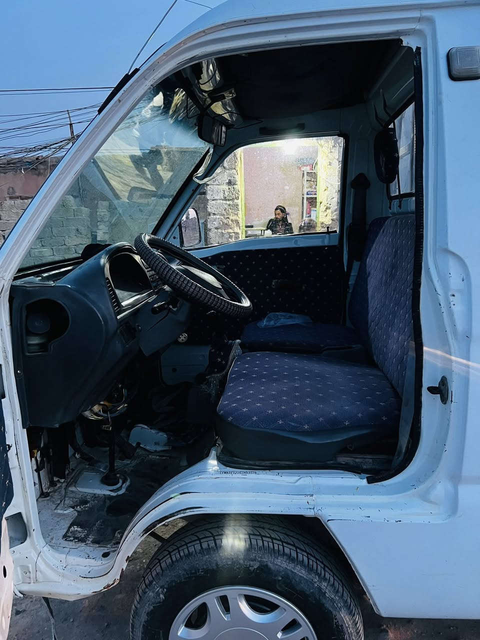 فاو للبيع مكاني تكريت منفيس كامل واصلي طخم تاير باتري جديد ديلكو جديد كابريتر جديد واصلي دوشمه محركها بعده مال الشركه وشرط كير ومحرك  واكسل السعر25 للتصال ***********
